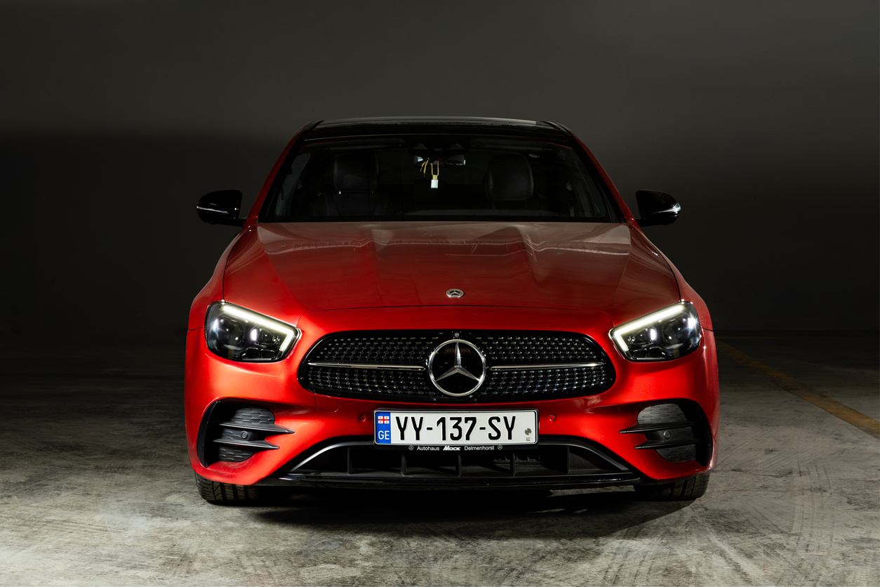 Mercedes-Benz E 300 thumbnail 7